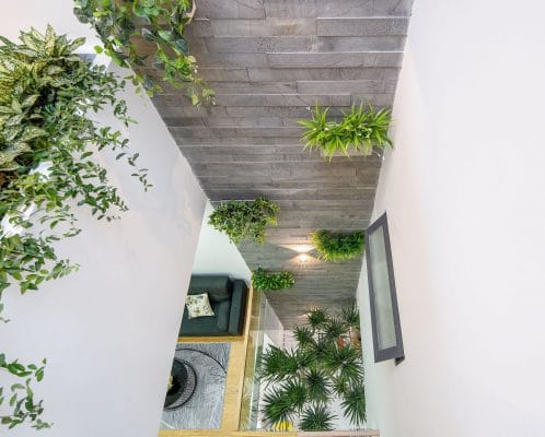 đá ốp giếng trời
