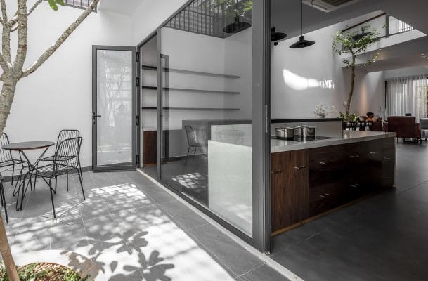 giếng trời cuối nhà ống