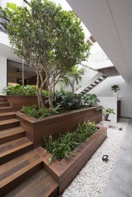 trang trí giếng trời cầu thang