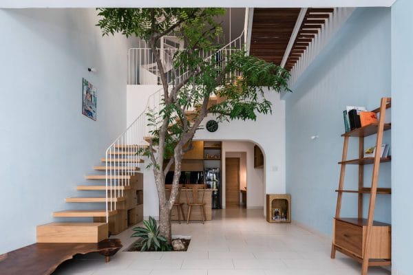 thiết kế giếng trời trên cầu thang