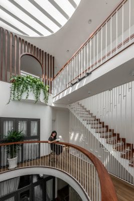 thiết kế giếng trời trên cầu thang