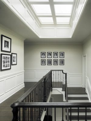 Treo tranh phong thủy ở cầu thang