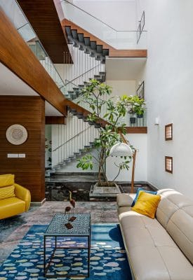 không nên đặt cầu thang ở cuối nhà