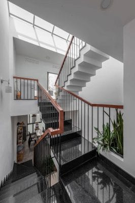 giếng trời cầu thang nhà ống