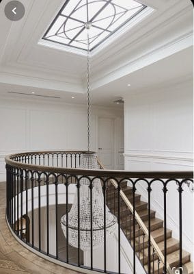 giếng trời giữa cầu thang