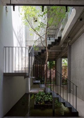 giếng trời giữa cầu thang