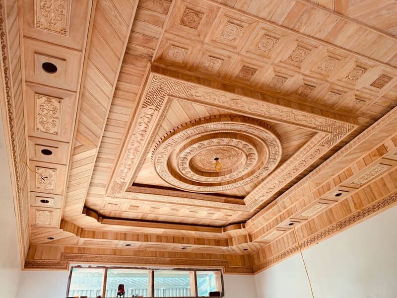 Mẫu trần gỗ phong cách hiện đại