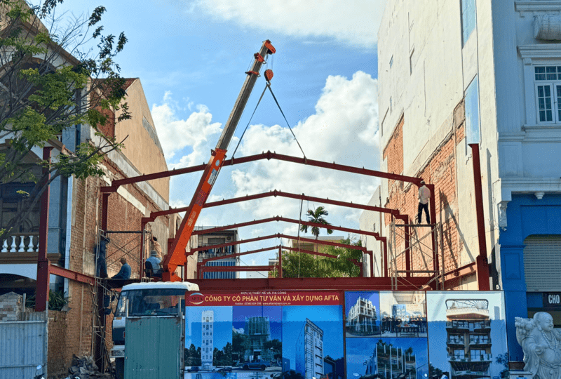 Quán bida hai tầng 900m2 sau khi dựng khung kèo thép