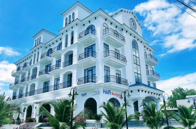 Khách sạn phong cách Địa Trung Hải