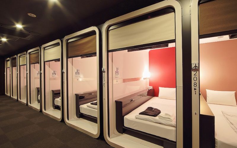 Capsule Hotel 