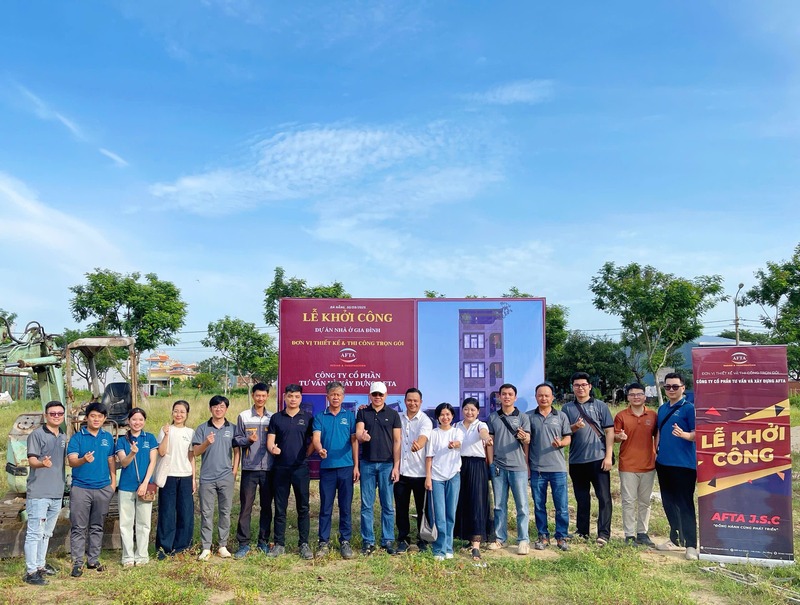 Toàn thể nhân viên cùng chủ đầu tư tham gia buổi lễ động thổ