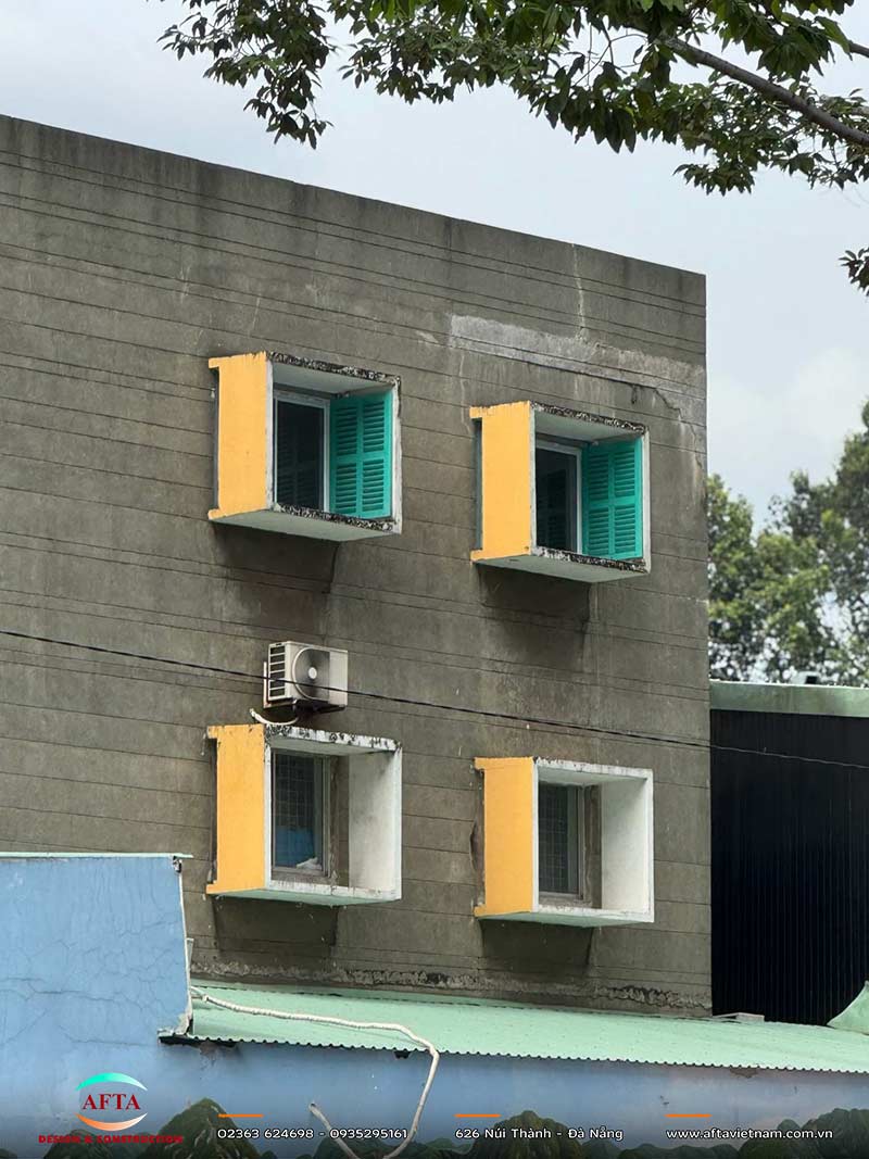 Hiện trạng thấm nước quanh khung