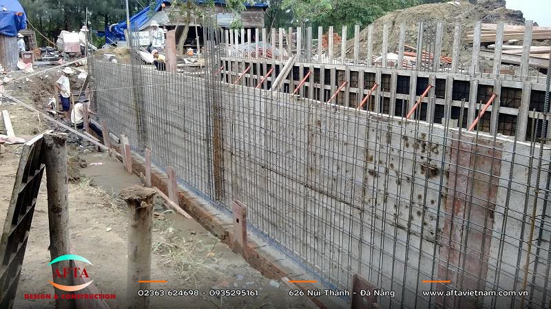Bố trí thép chờ và các điểm liên kết trước khi lắp dựng vách