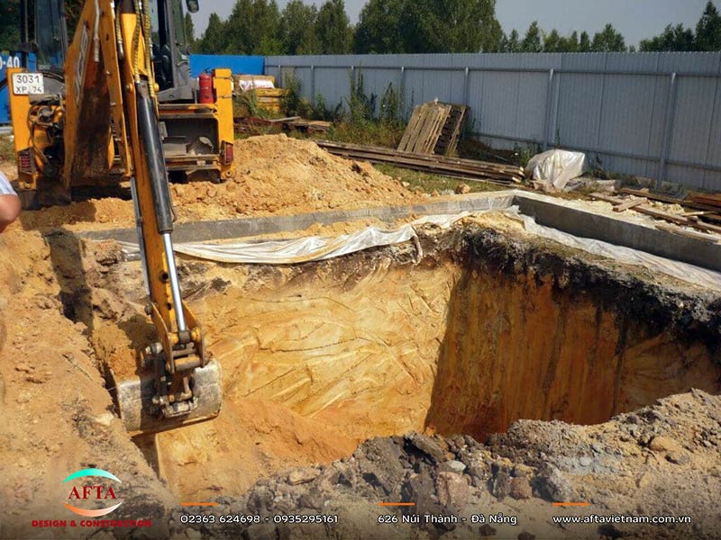 Đào và chỉnh sửa hố móng trước khi kiểm tra điều kiện nền đáy