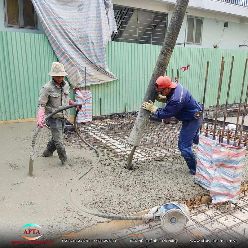 Đổ bê tông vách tầng hầm tại công trường