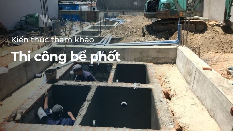 Bể phốt đang thi công dưới nền công trình với đường ống kết nối